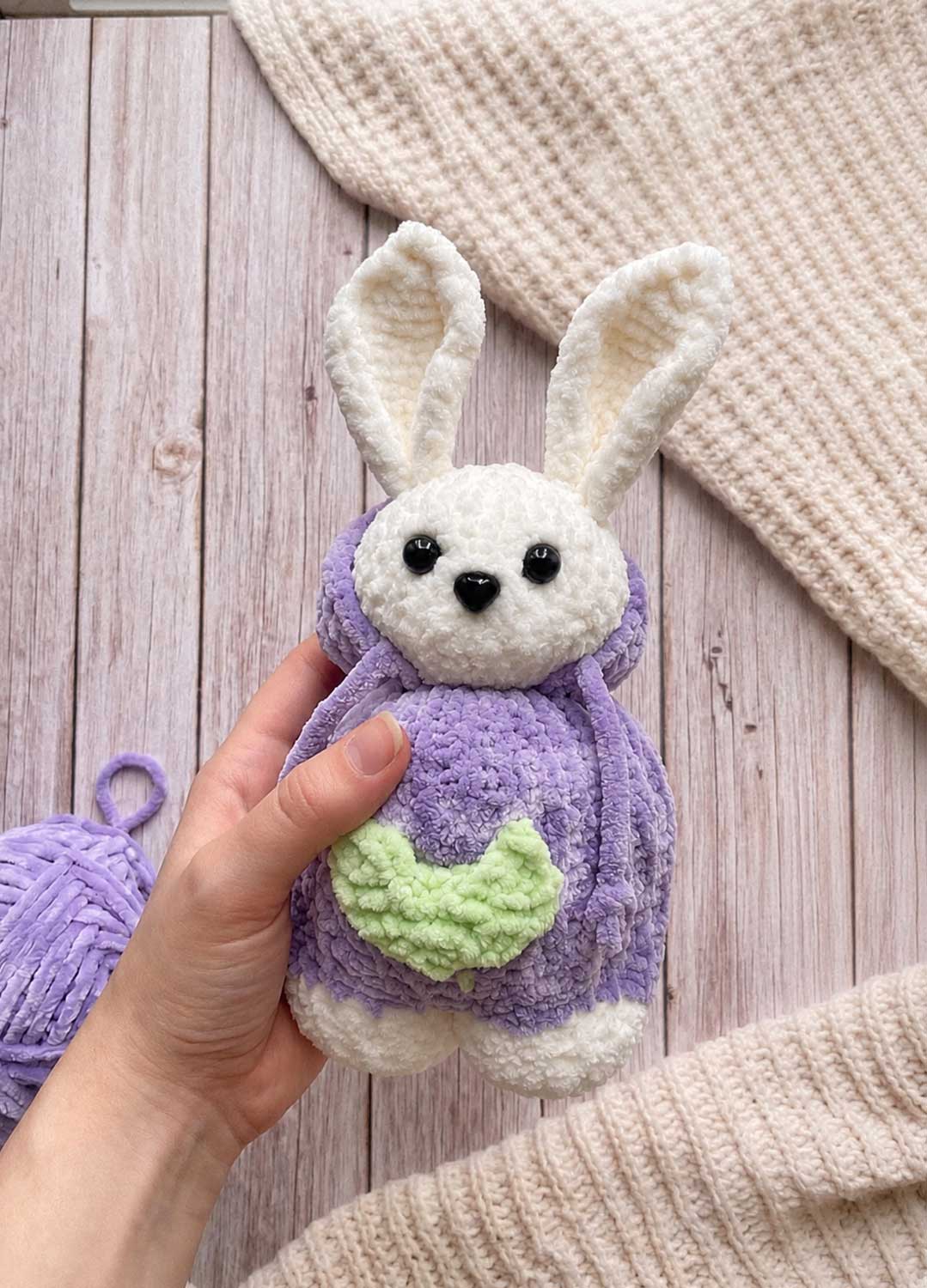 The Knitty Bunny - Mini Knitted Bunny Kit di livello facile - The Cuddle Yarn