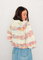 The Striped Rainbow Sweater Kit x @paula.on.knits – Versione The Yummy Yarn