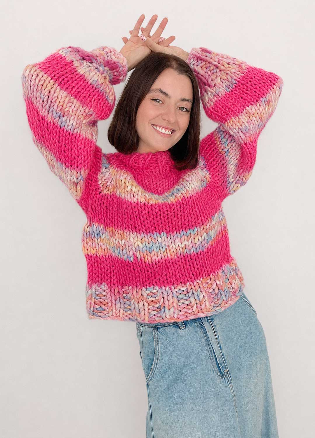 The Striped Rainbow Sweater Kit x @paula.on.knits – Versione The Yummy Yarn