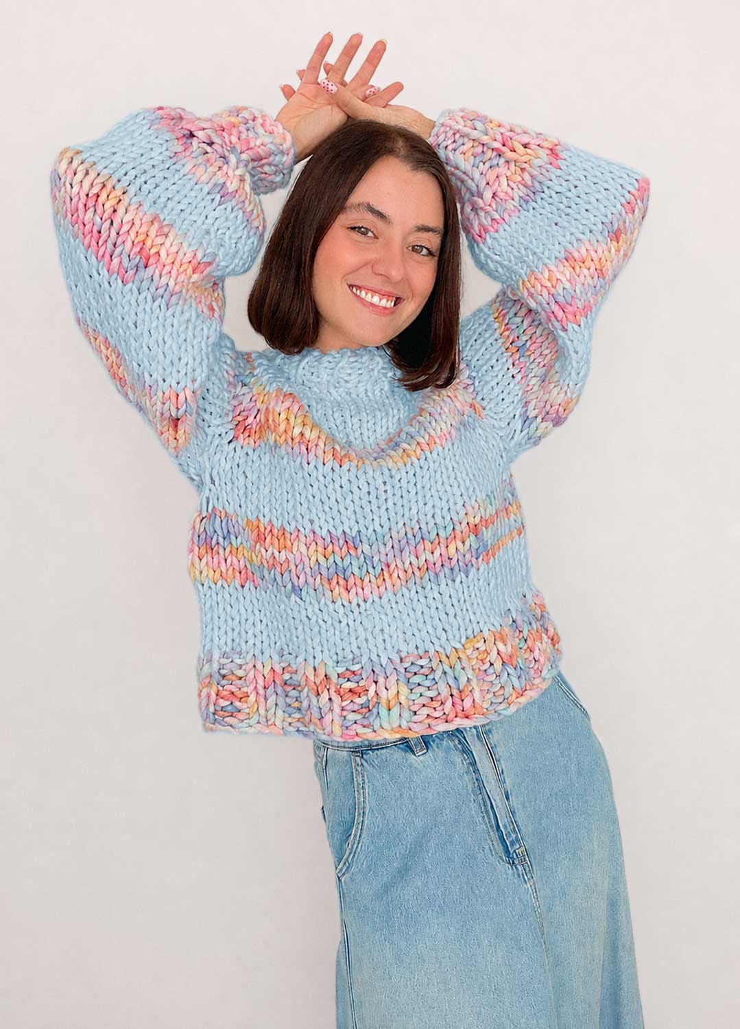 The Striped Rainbow Sweater Kit x @paula.on.knits – Versione The Yummy Yarn