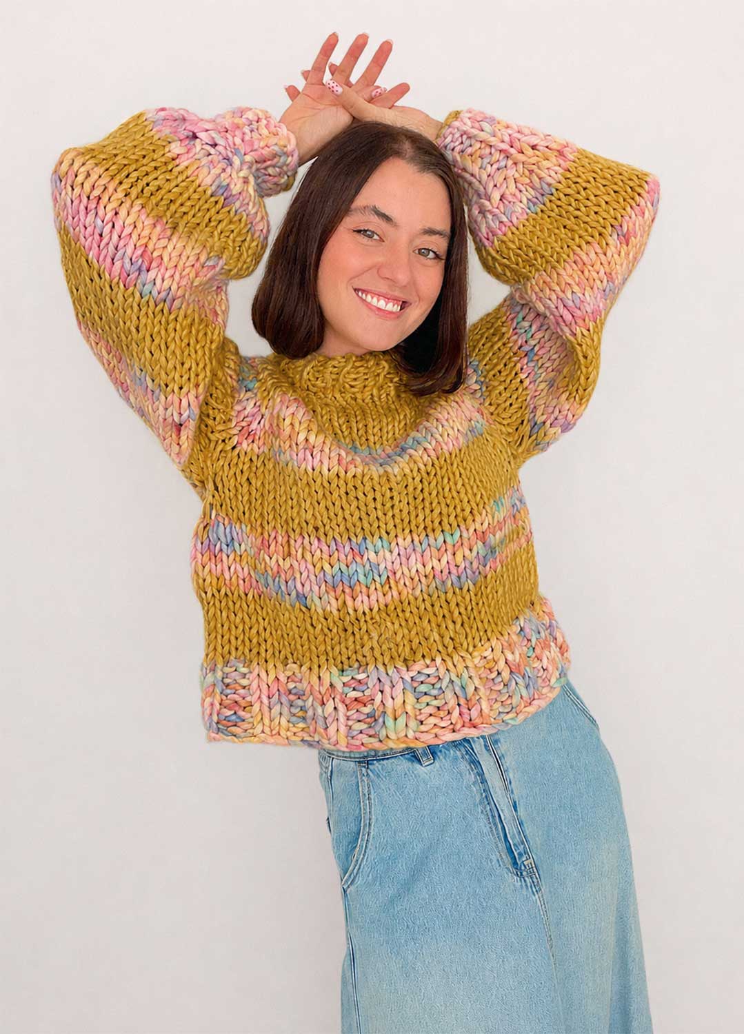The Striped Rainbow Sweater Kit x @paula.on.knits – Versione The Yummy Yarn