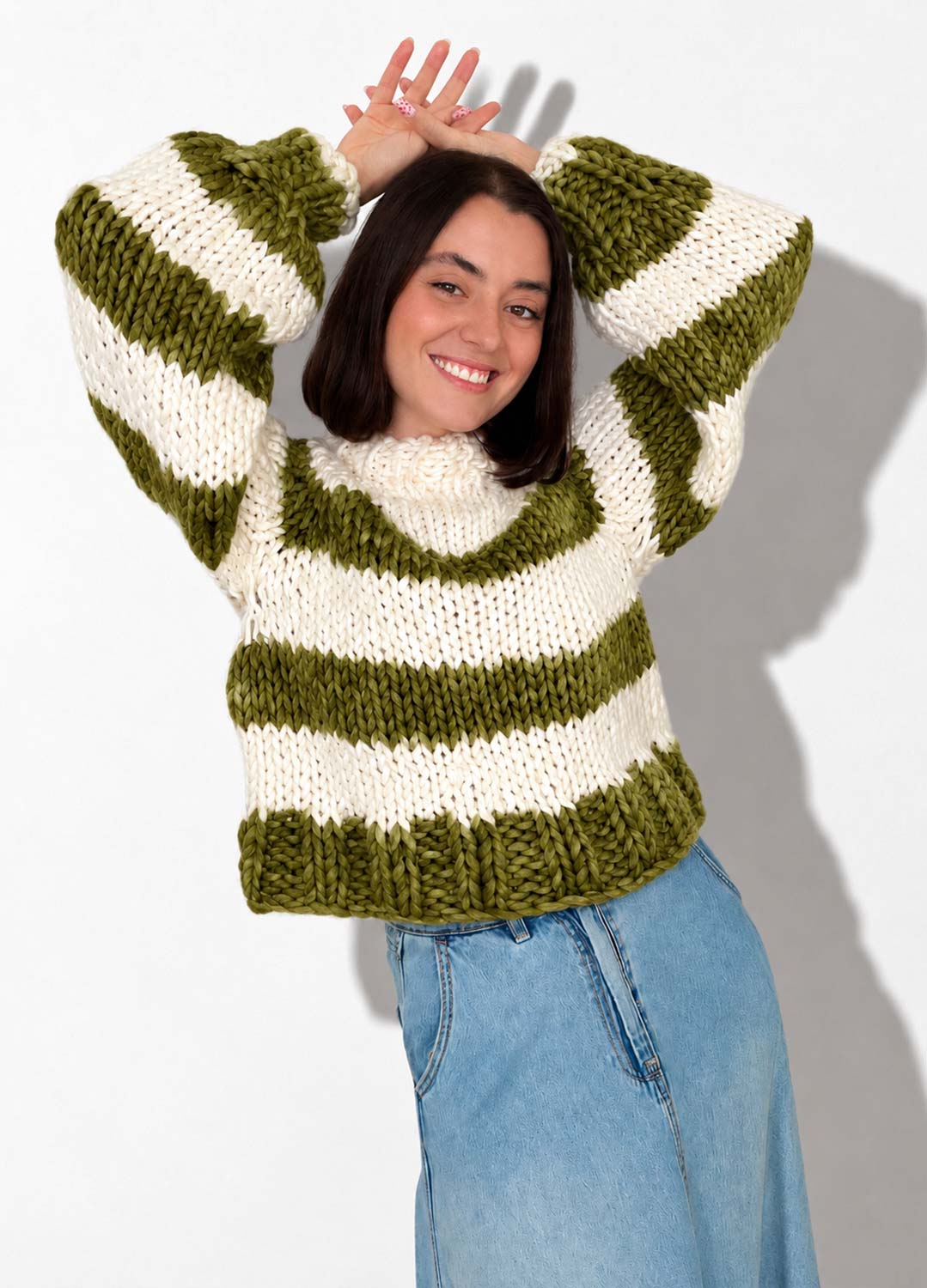The Striped Rainbow Sweater Kit x @paula.on.knits – Versione The Yummy Yarn