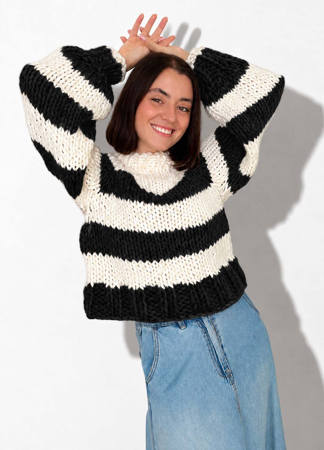 The Striped Rainbow Sweater Kit x @paula.on.knits – Versione The Yummy Yarn